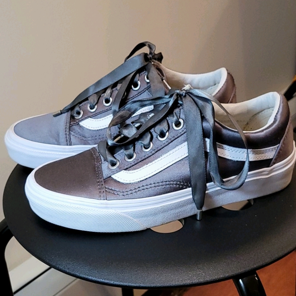 Vans grey satin size is womens 5.5 like new